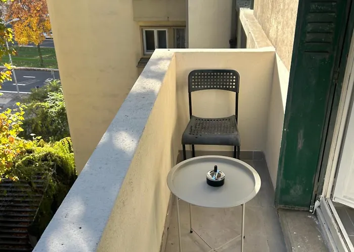 Confortable, Equipe, Balcon ,hyper Centre *